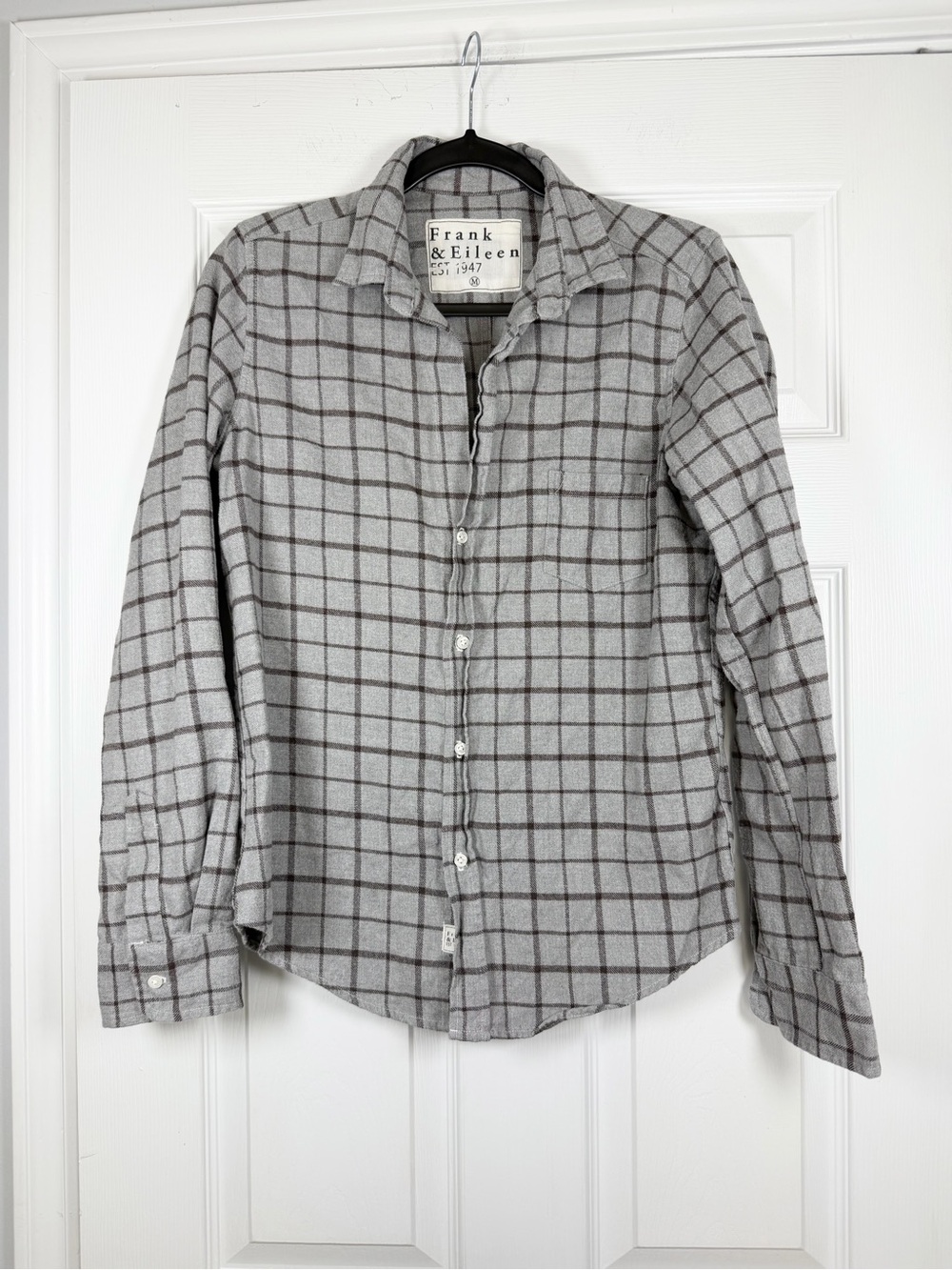 Frank & Eileen Size M • Gray Brown Barry Plaid Cotton Button Down Shirt.